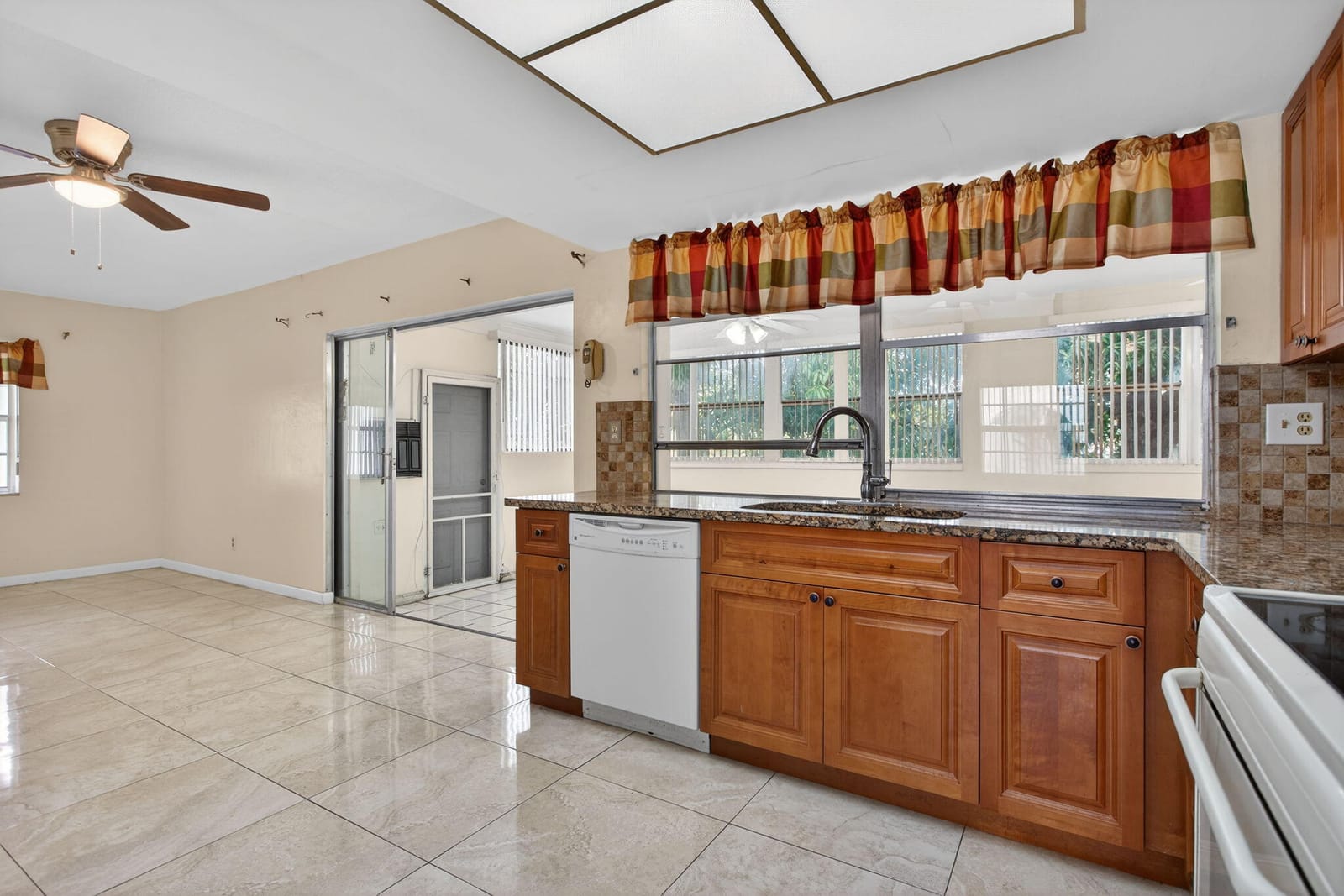 2540 NW 34th Terrace, Lauderdale Lakes, FL 33311 photo 5
