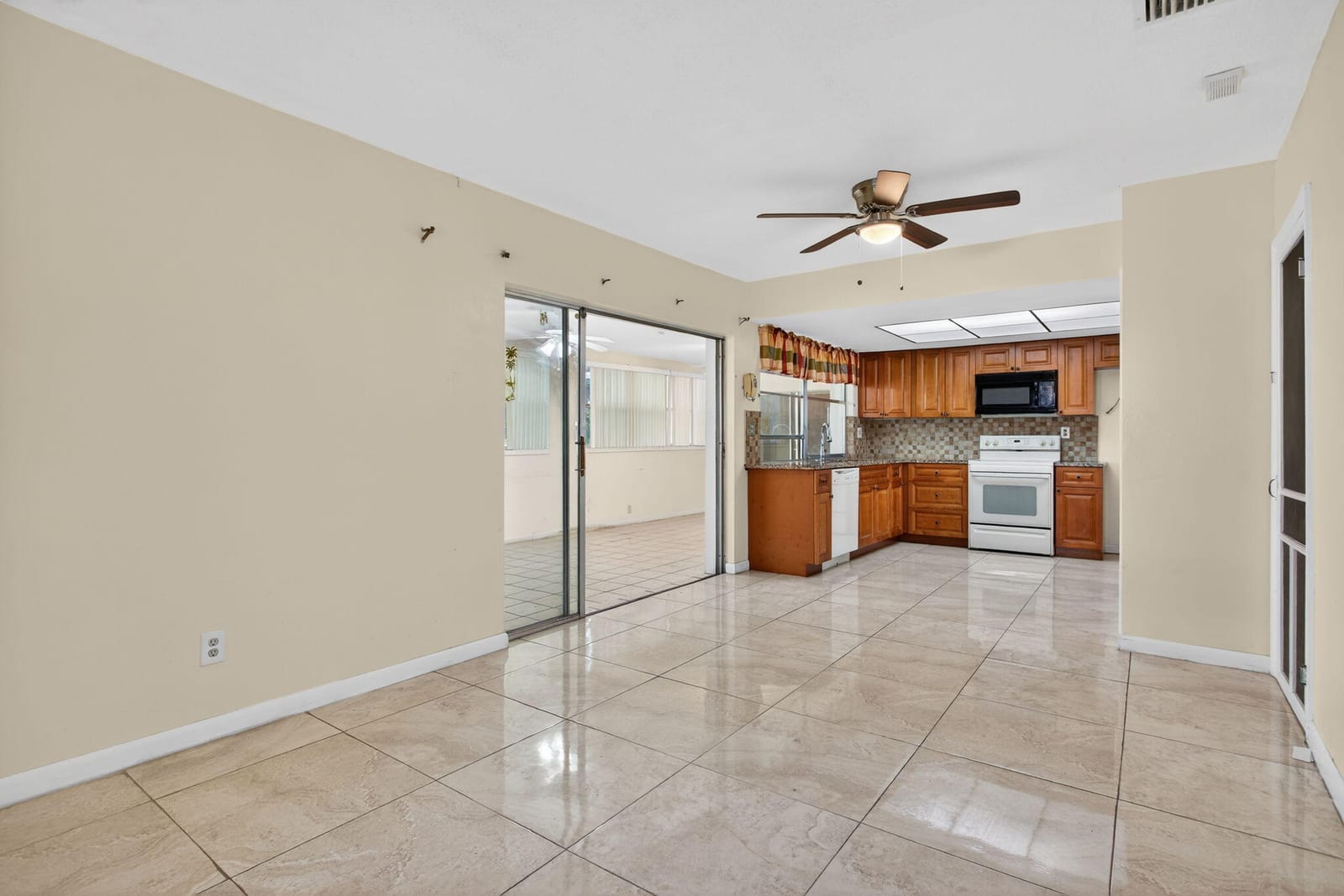 2540 NW 34th Terrace, Lauderdale Lakes, FL 33311 photo 7