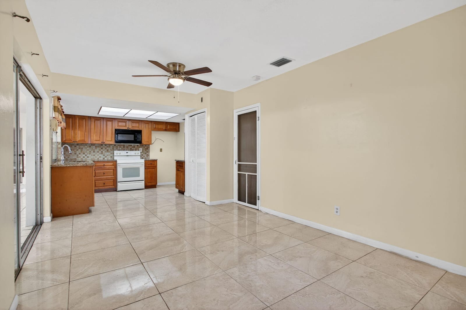 2540 NW 34th Terrace, Lauderdale Lakes, FL 33311 photo 8
