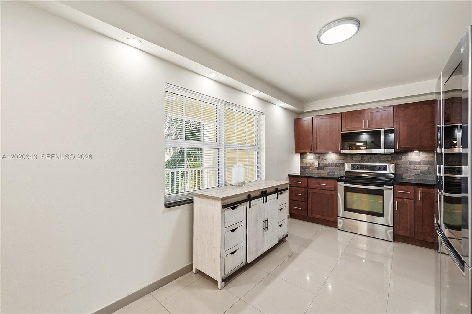 3520 Oaks Way 407 — photo 2