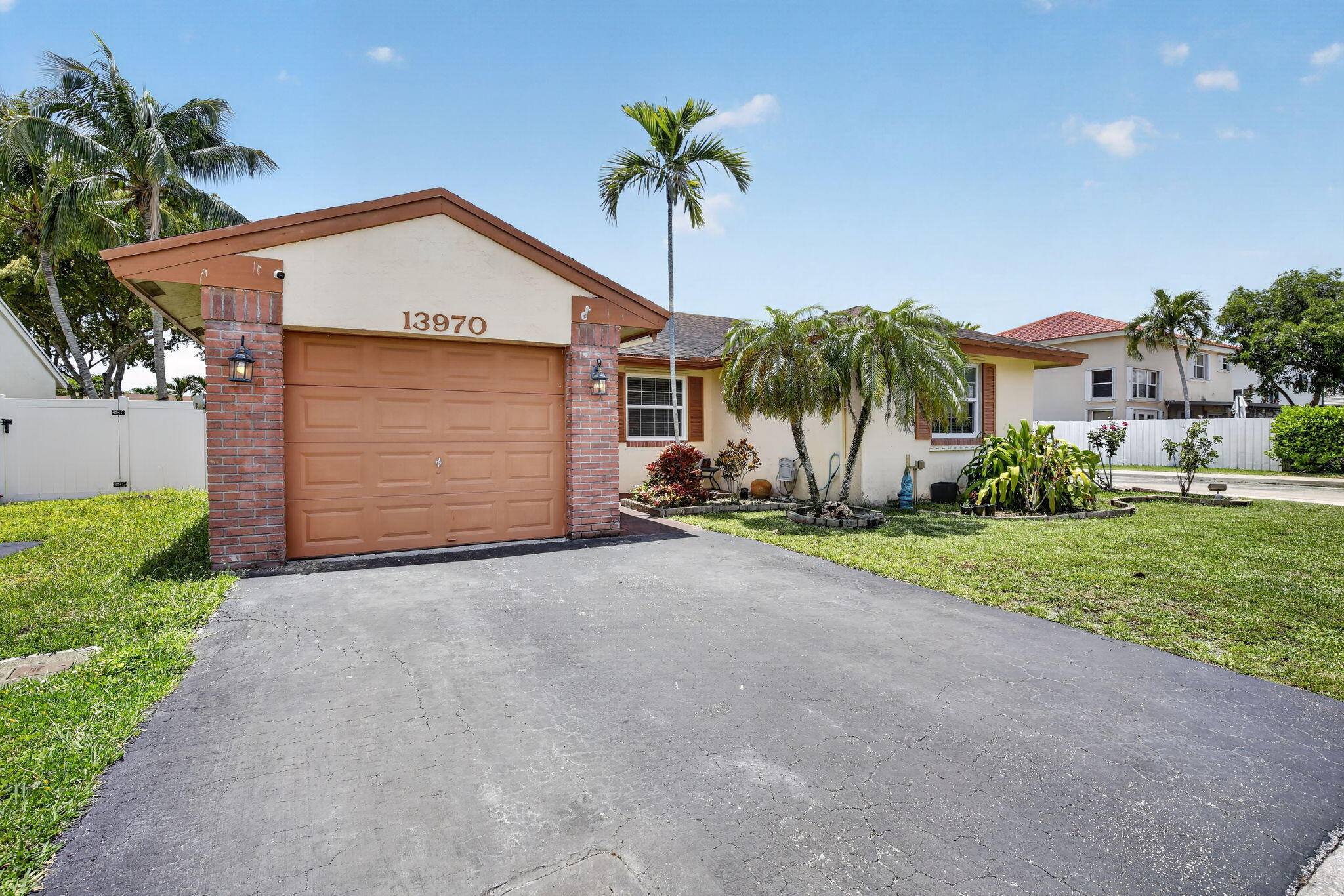 13970 Oaklawn Place, Davie, FL 33325, Davie