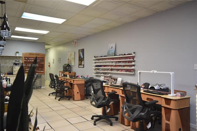 xxx Xxx Xxxx, Hialeah, FL 33012
