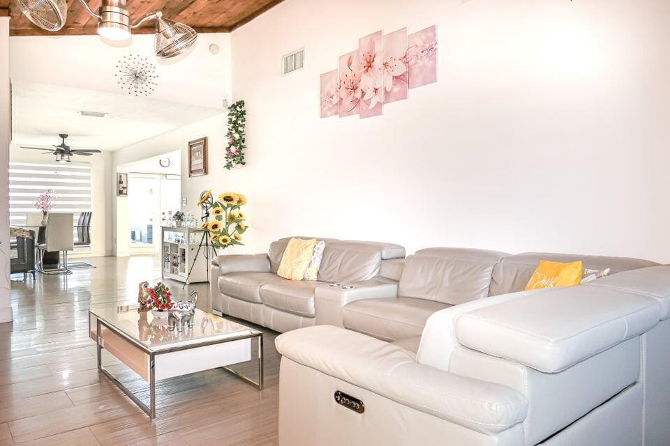 725 SW Hibiscus Street — photo 12