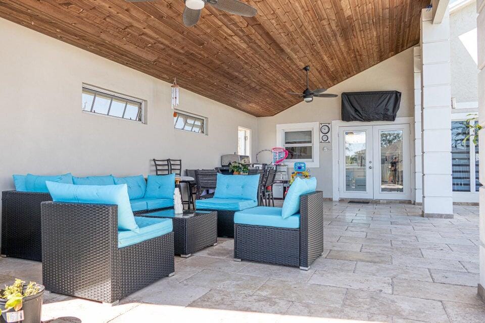 725 SW Hibiscus Street — photo 4