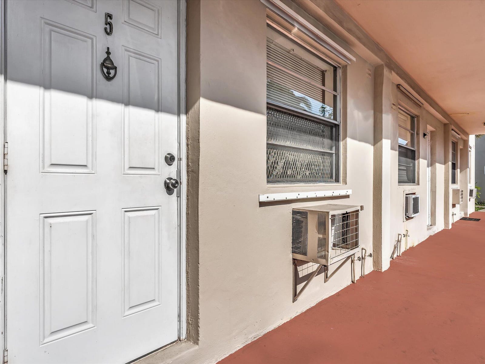 2915 Plunkett Street 5d — photo 2