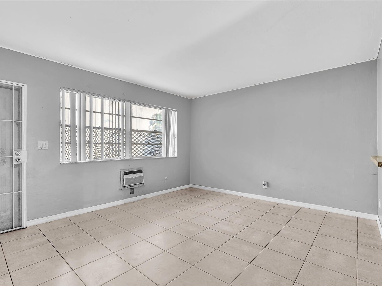 2915 Plunkett Street 5d — photo 4