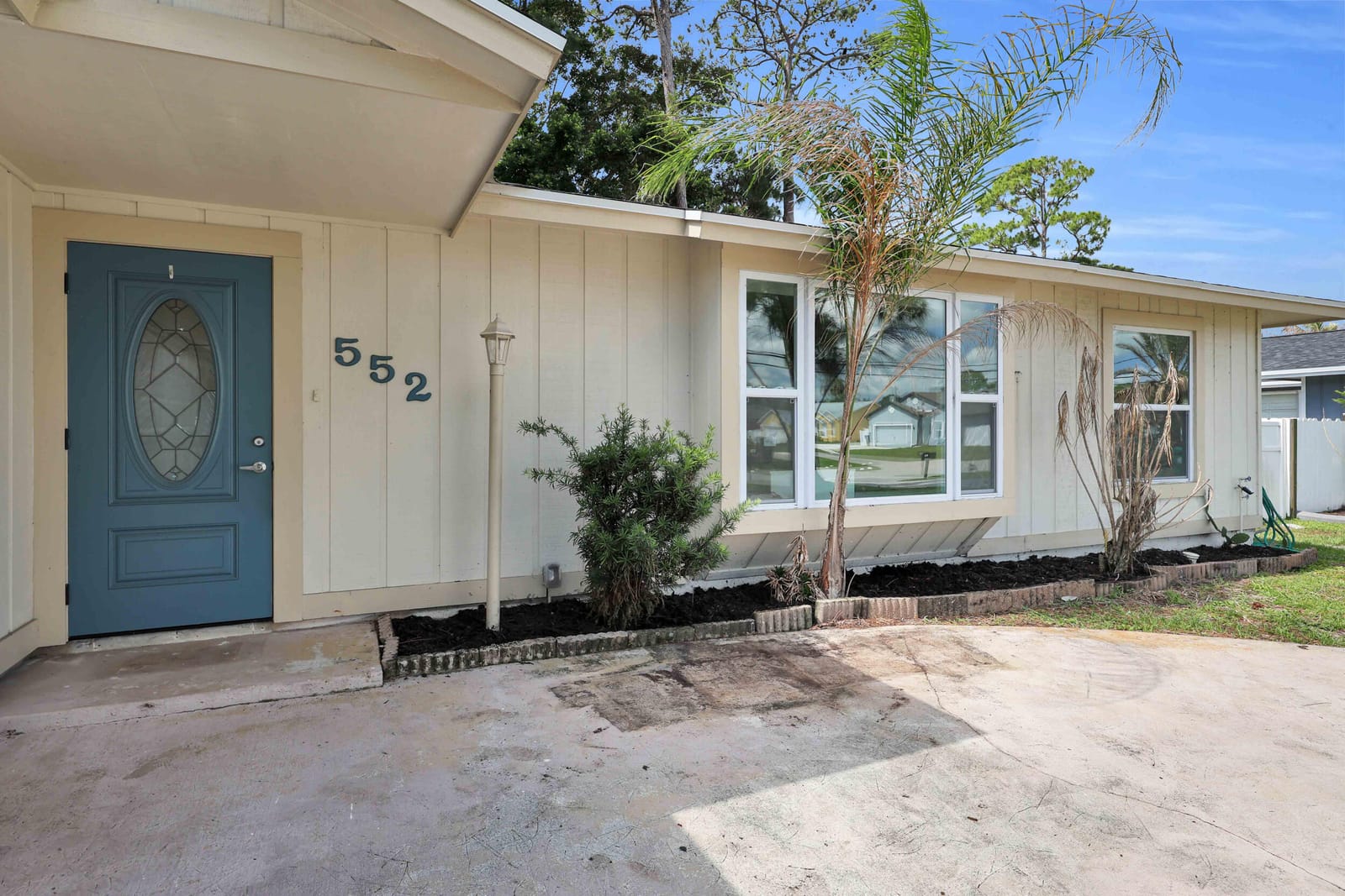 552 SW Eyerly Avenue, Port St. Lucie, FL 34983