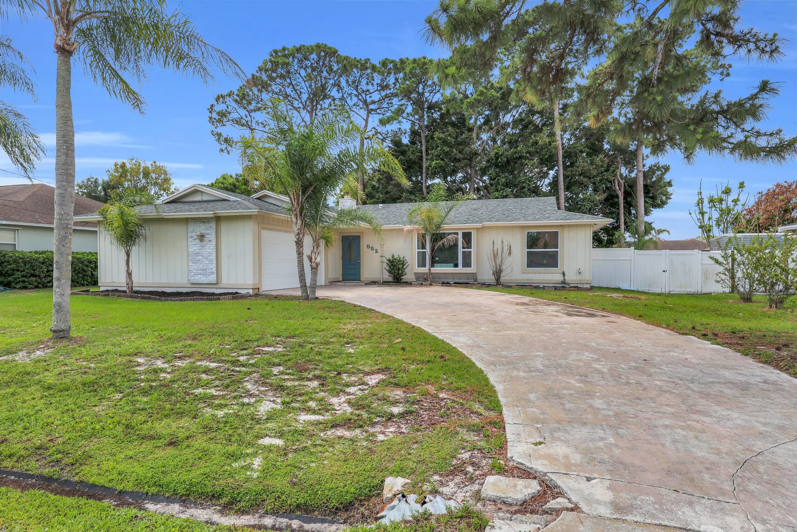 552 SW Eyerly Avenue, Port St. Lucie, FL 34983