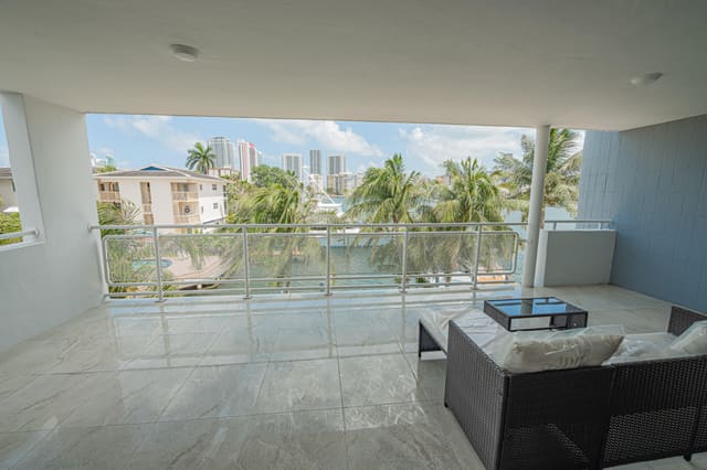 468 Golden Isles Drive 202, Hallandale Beach, FL 33009