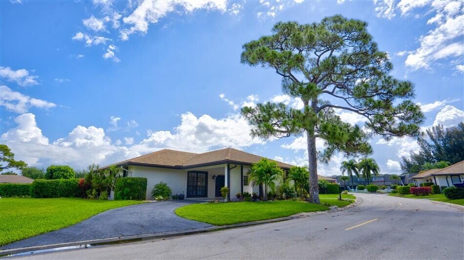 Sold home at 429 Pine Villa Drive, Atlantis, FL 33462