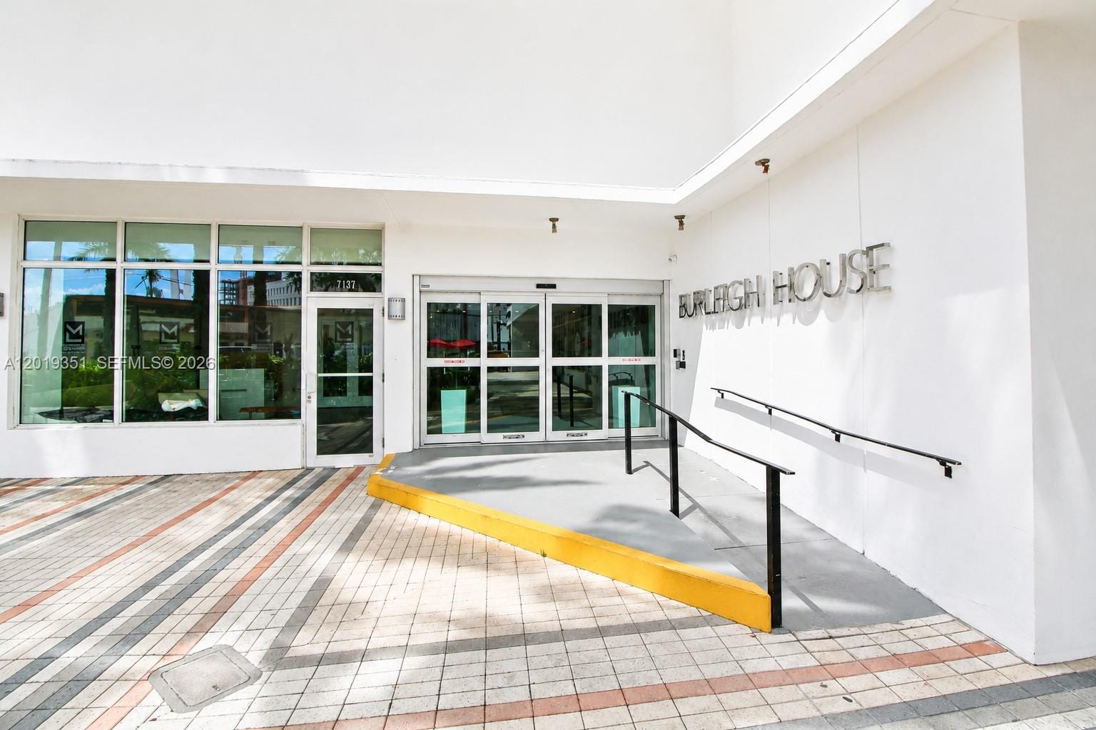 7135 Collins Avenue 912, Miami Beach, FL 33141 photo 2