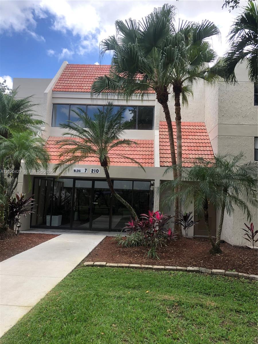 210 Lakeview Drive 207, Weston, FL 33326, Weston