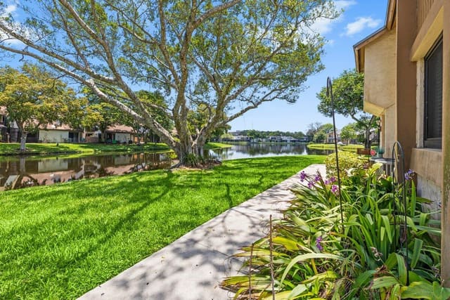 28 Wimbledon Lake Drive 222, sold in Wimbledon At Jacaranda Co, Plantation, FL