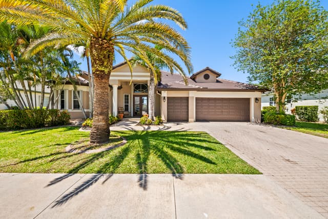 8027 N Savannah Circle, sold in Rolling Hills Golf & Tennis Club, Davie, FL