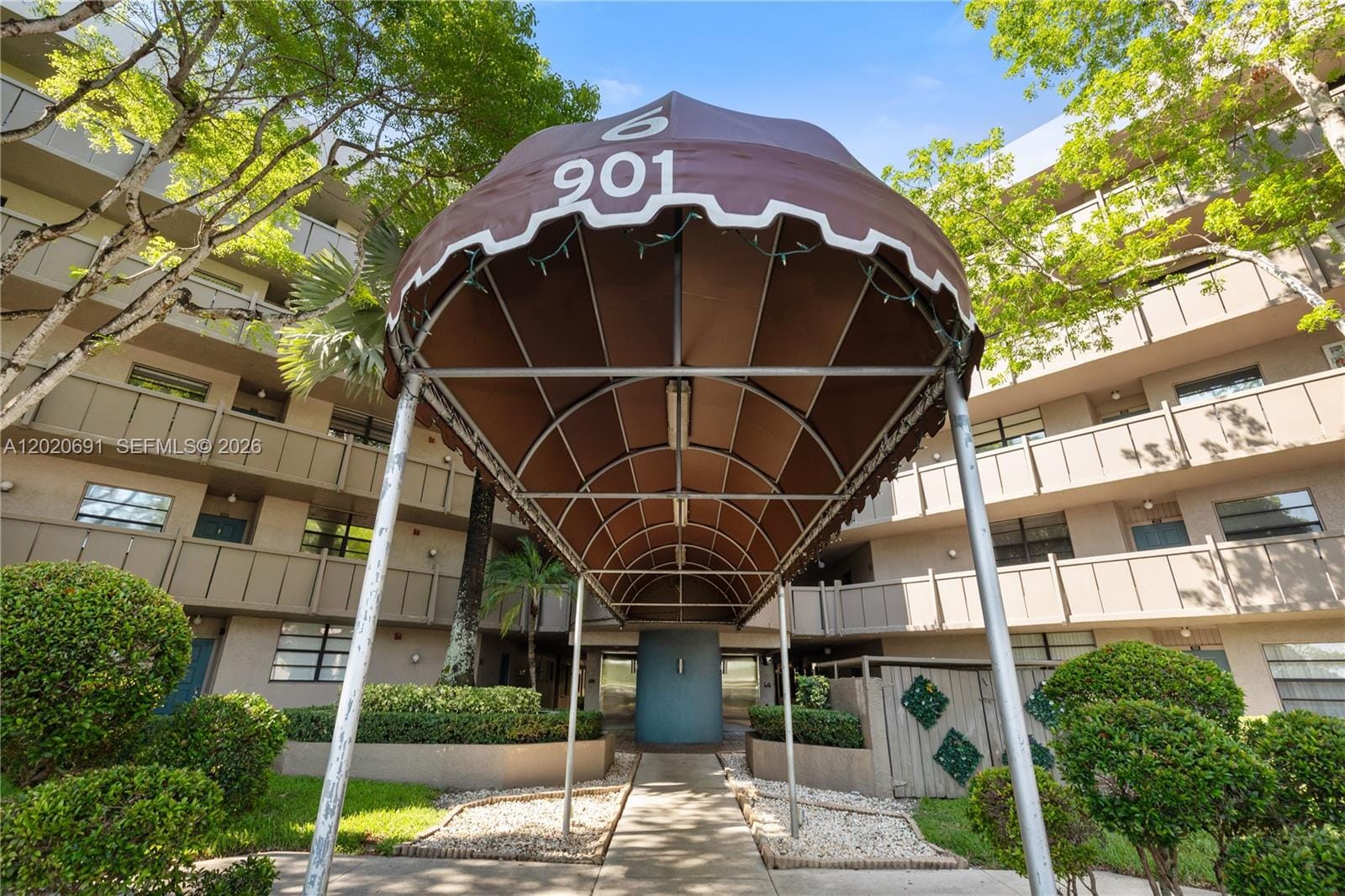 901 Colony Point Circle 521, Pembroke Pines, FL 33026 photo 2