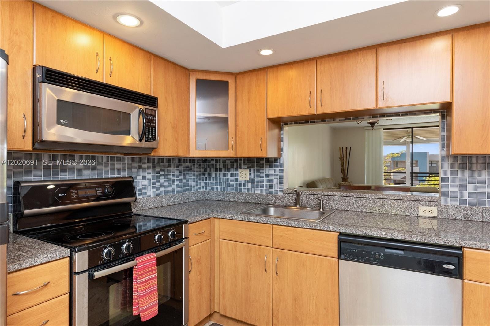 901 Colony Point Circle 521, Pembroke Pines, FL 33026 photo 5