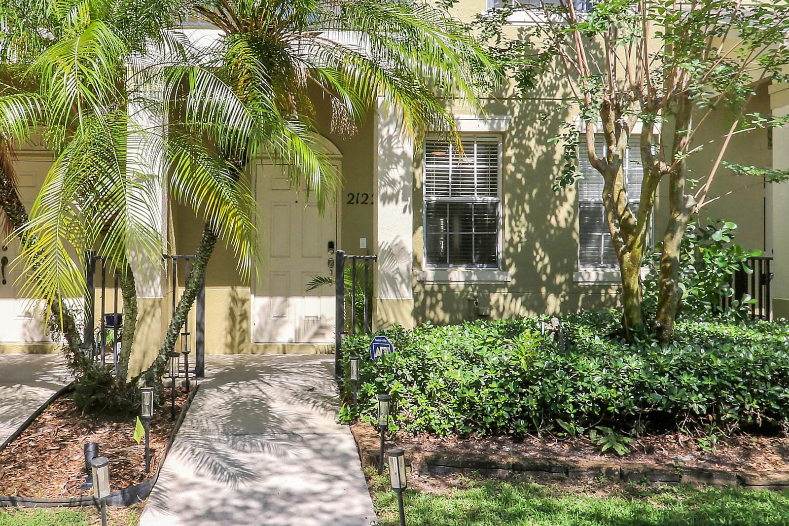 2122 SE Grand Drive — photo 2