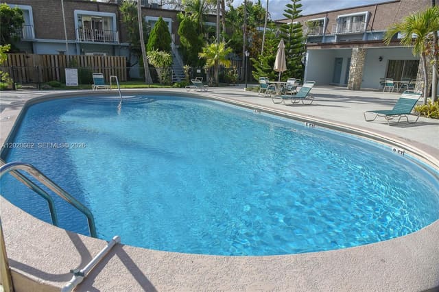 9611 SW 77th Avenue 206A, Miami, FL 33156