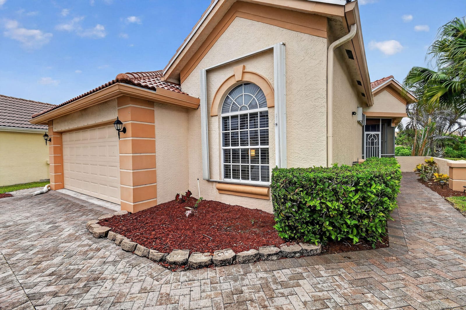 750 SW Aruba — photo 3