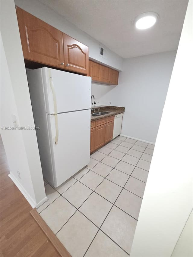 8886 SW 3rd Street 204, Pembroke Pines, FL 33025