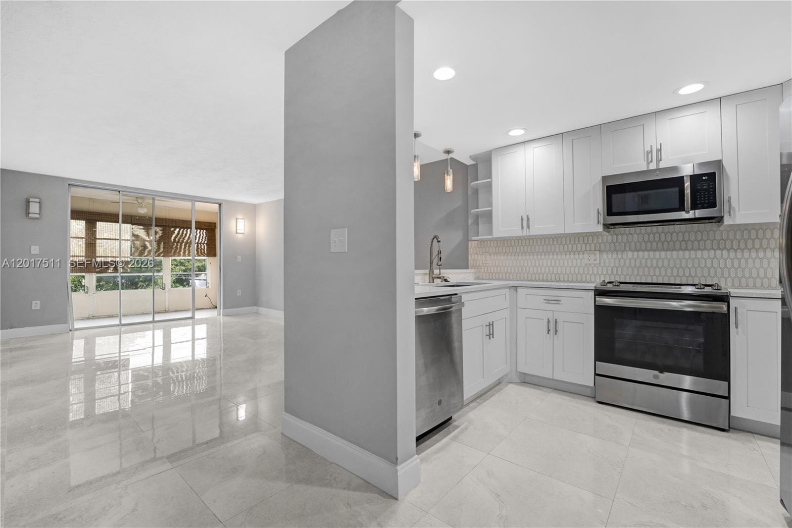 7100 NW 17th Street 305, Plantation, FL 33313 photo 2