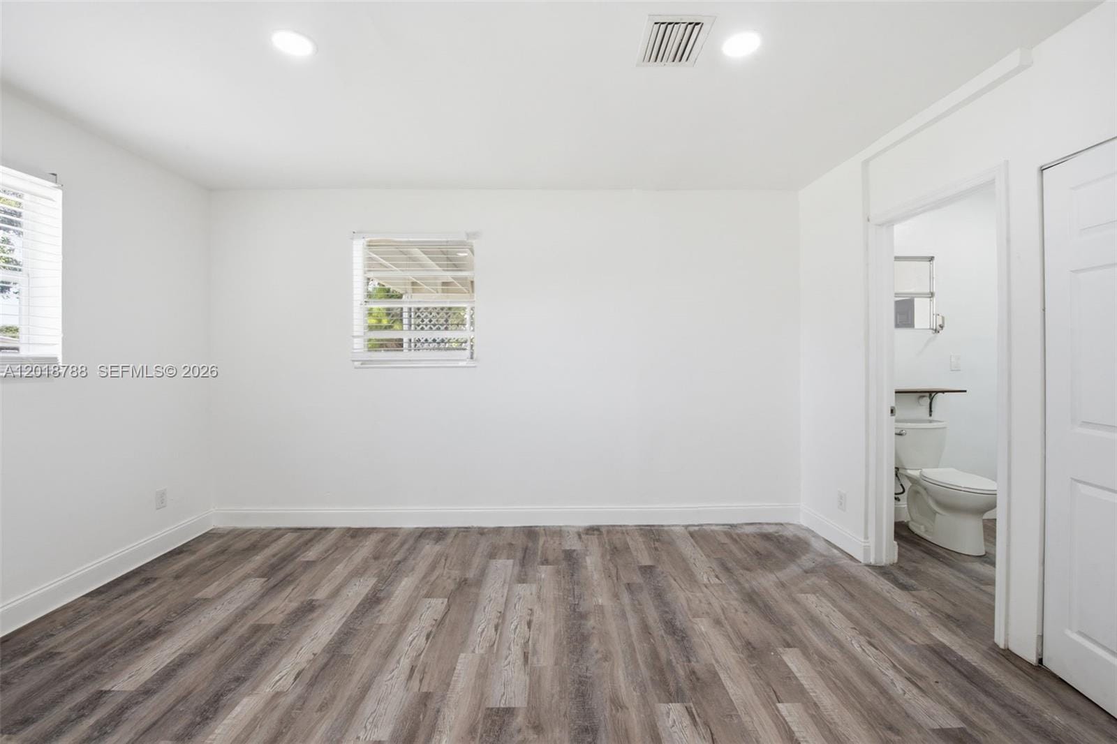 4621 SW 31st Drive — photo 10