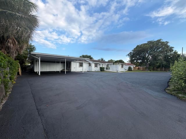 202 Palm Court, Delray Beach, FL 33444