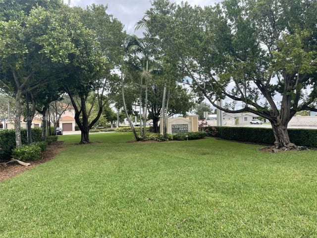 8835 S Isles Circle, Tamarac, FL 33321