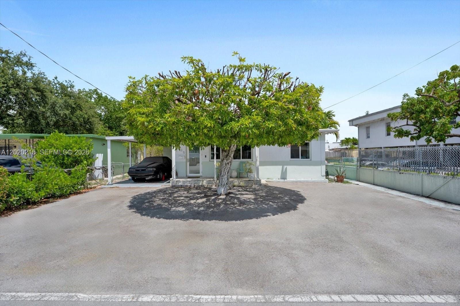 725 NW 24th Court, Miami, FL 33125 photo 2