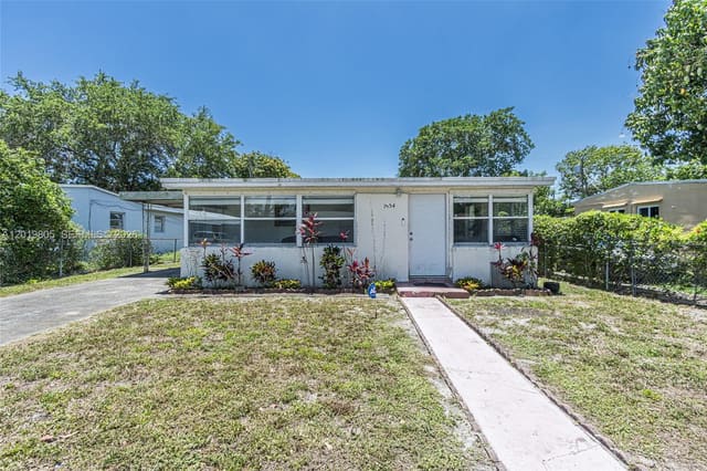 1554 NE 154th Terrace, sold in Washington Park, North Miami Beach, FL