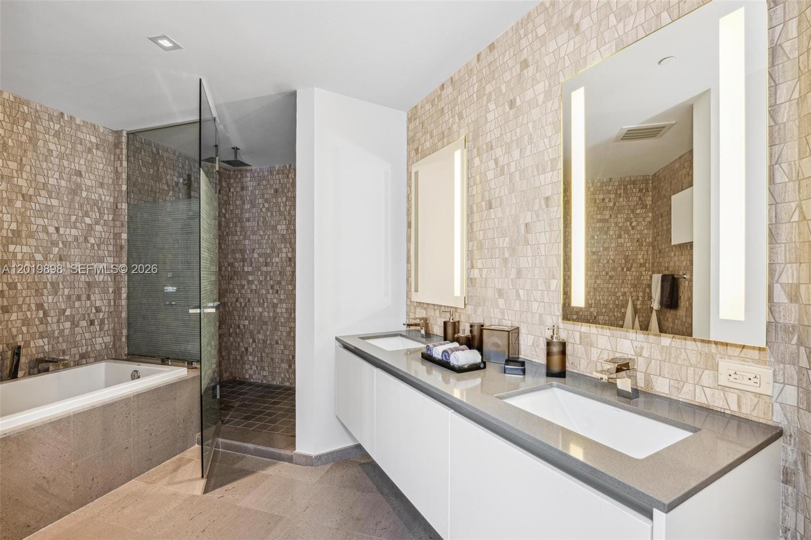 88 SW 7th Street 2111, Miami, FL 33130 photo 18