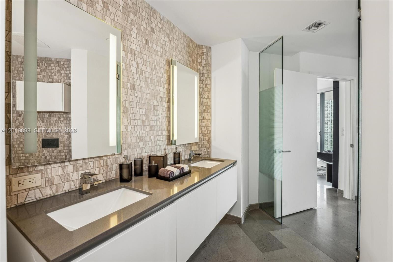 88 SW 7th Street 2111, Miami, FL 33130 photo 20