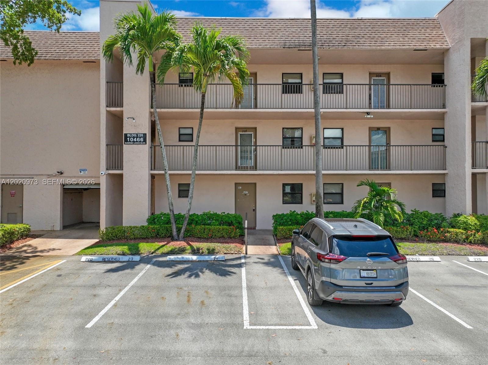 10466 Sunrise Lakes Boulevard 107, Sunrise, FL 33322 photo 2