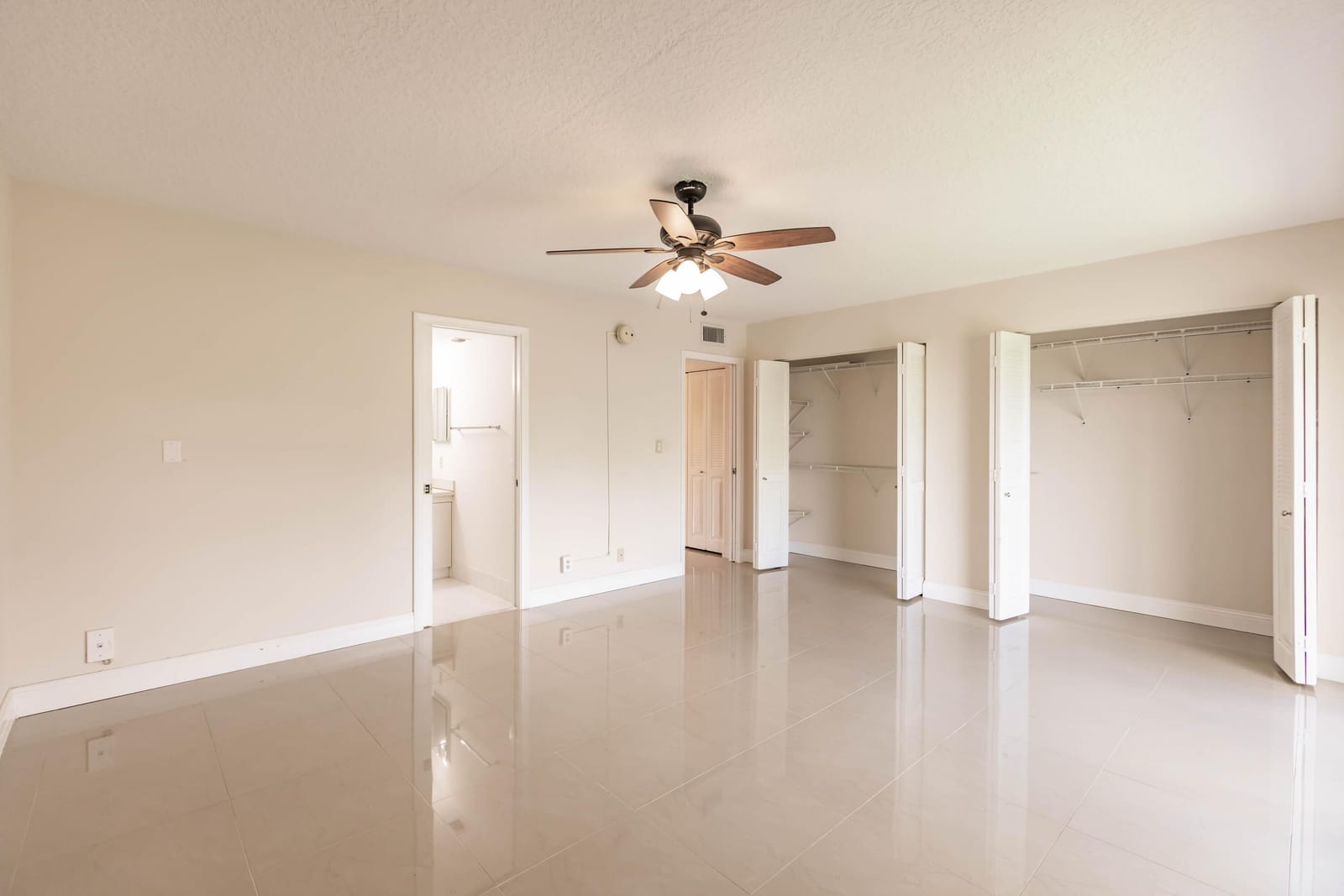 4302 Martinique Circle H3 — photo 6