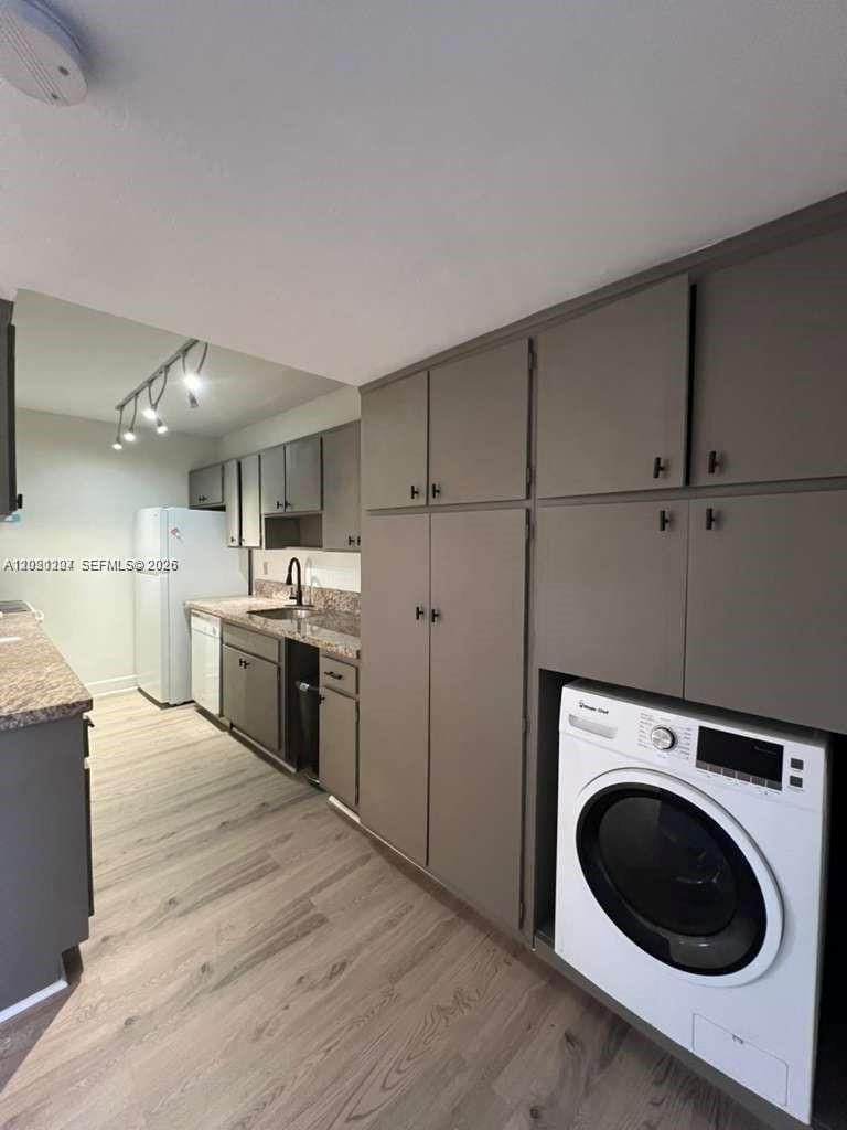 1100 NE 9th Avenue 305 — photo 12