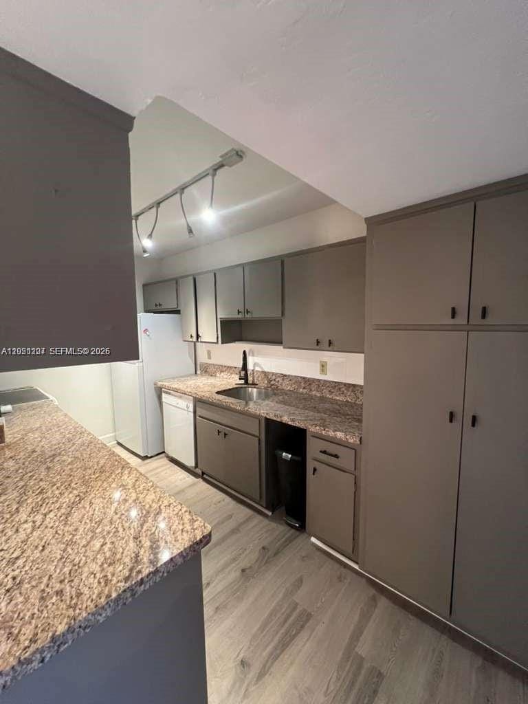 1100 NE 9th Avenue 305 — photo 10