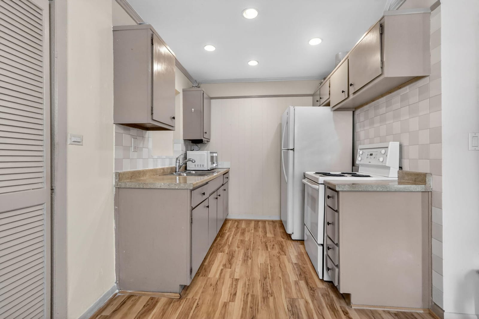 20131 NW 14th Place, Miami Gardens, FL 33169 photo 9