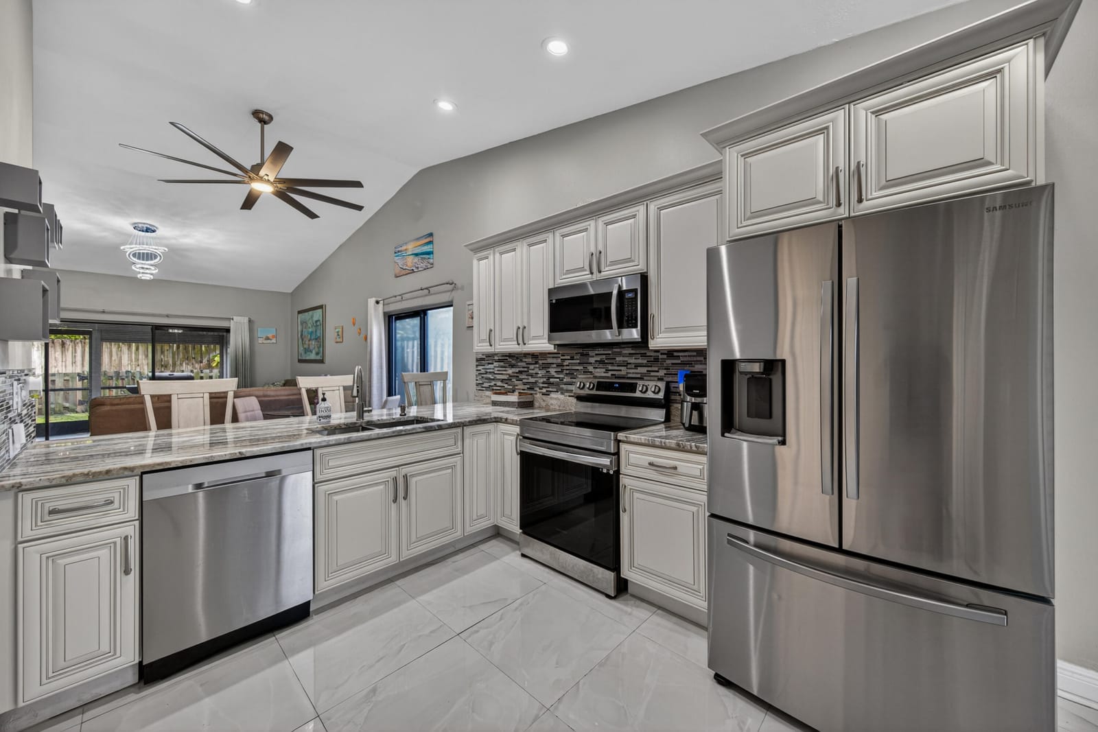 1036 E Lakes Drive — photo 2