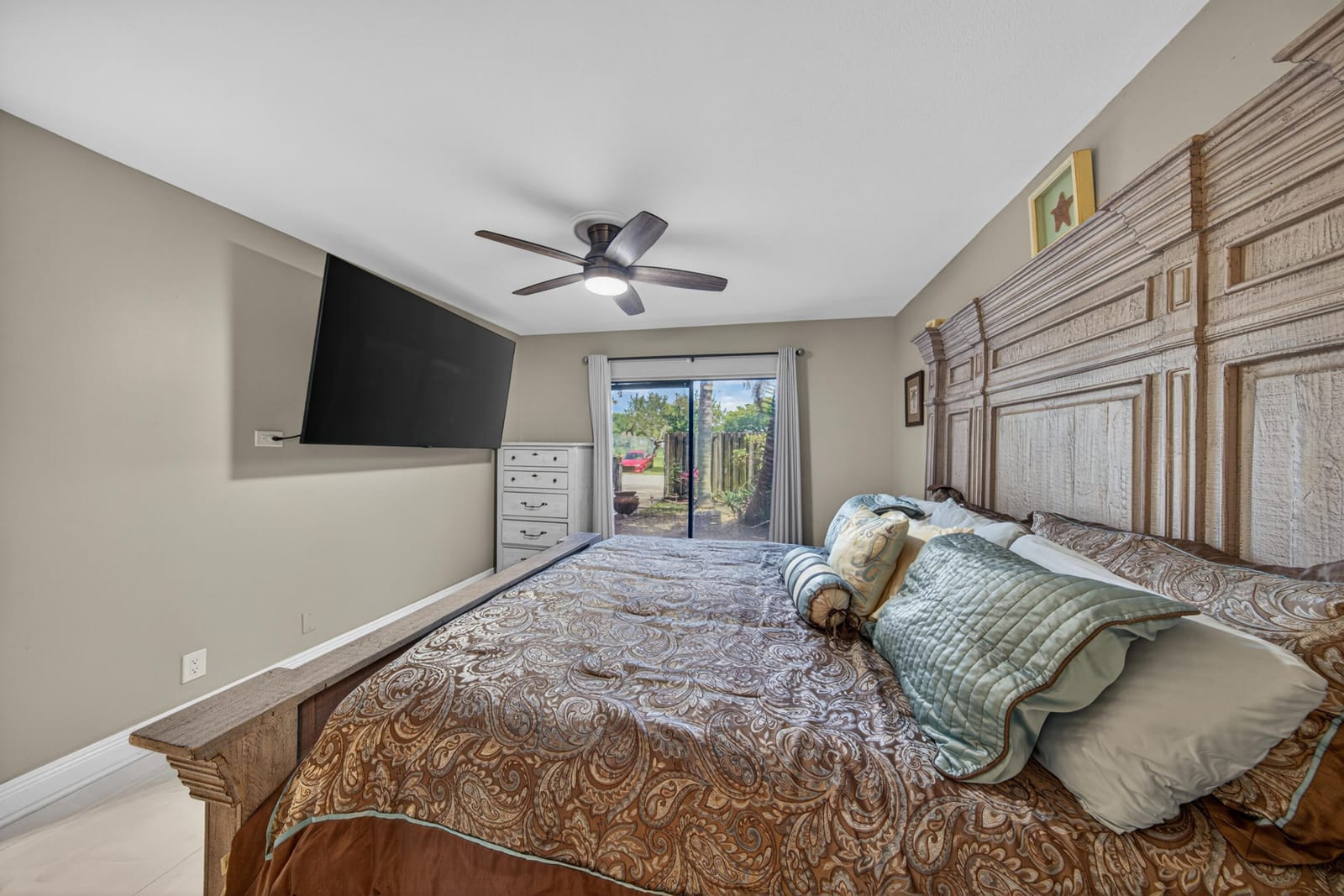 1036 E Lakes Drive — photo 12