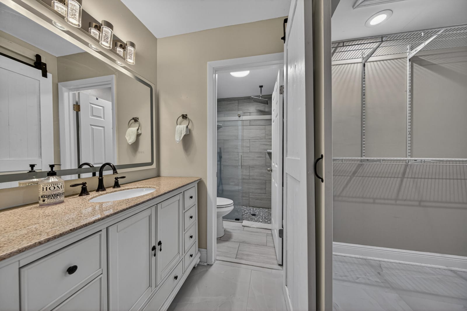 1036 E Lakes Drive — photo 4