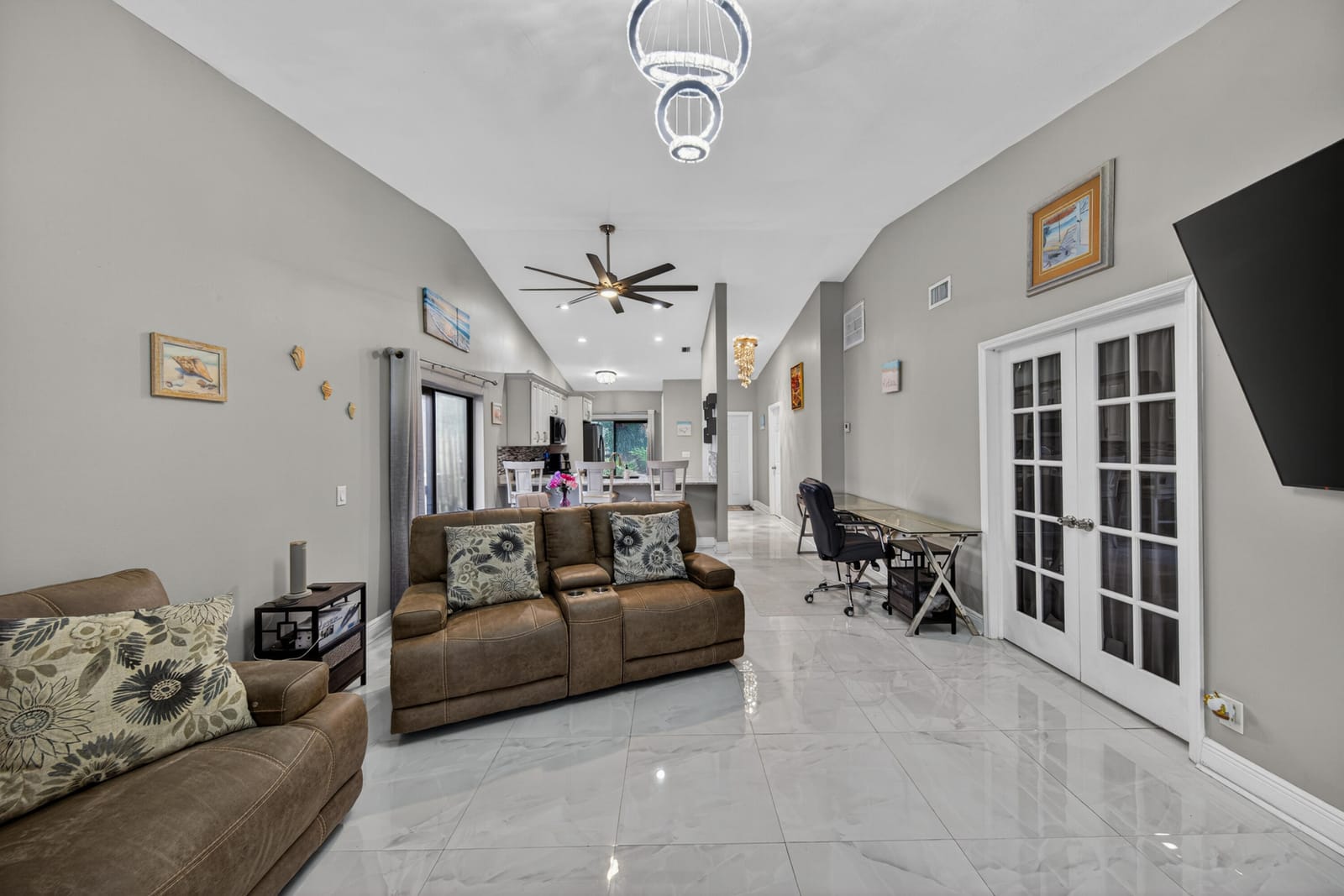 1036 E Lakes Drive — photo 5