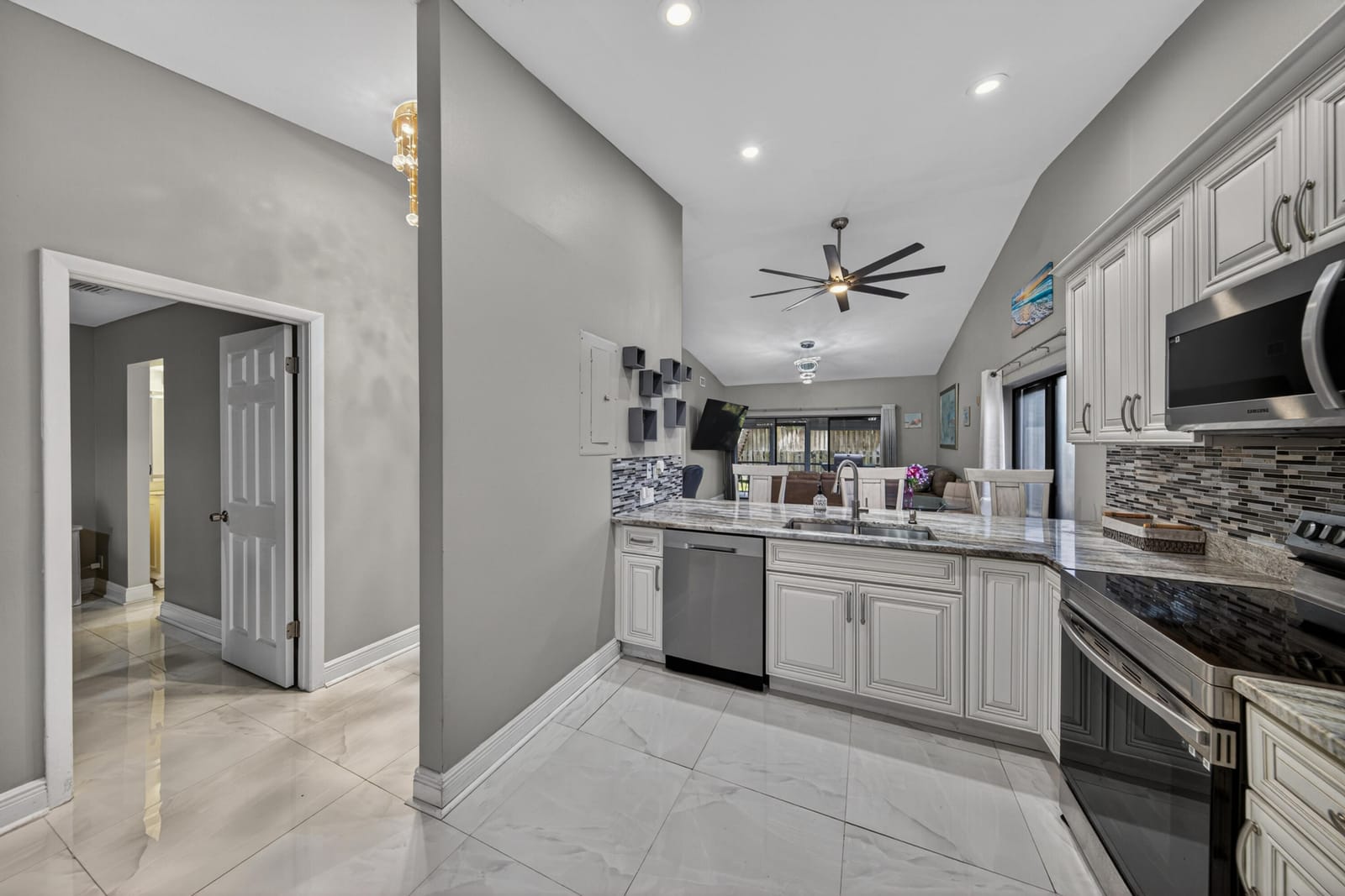 1036 E Lakes Drive — photo 9