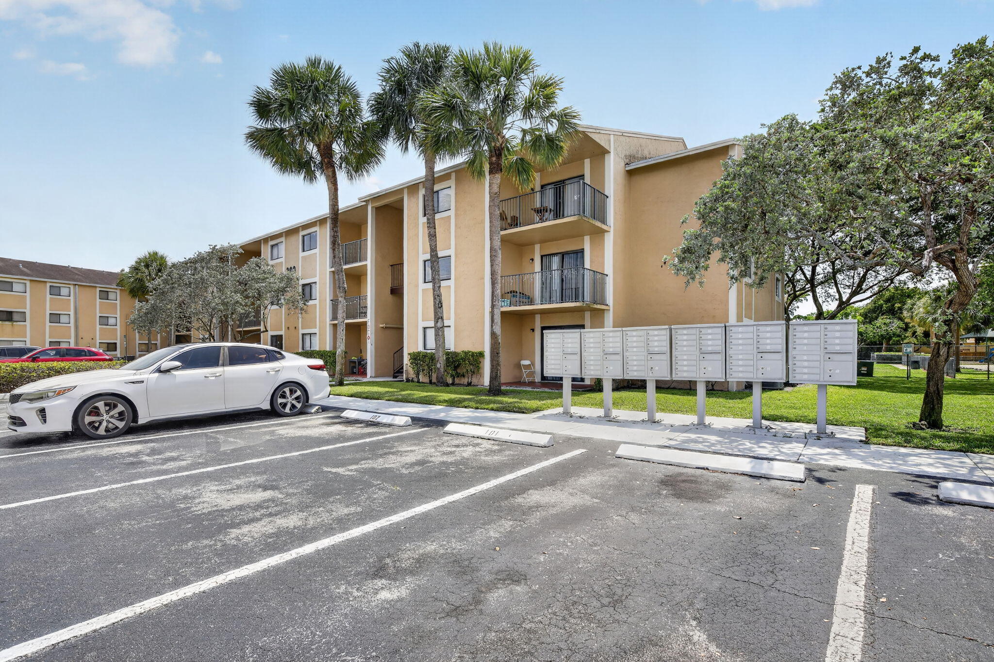 300 Palm Circle W 305, Pembroke Pines, FL 33025, Pembroke Pines