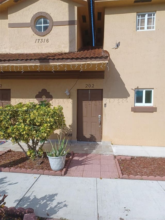 17316 NW 74th Avenue 202, Belleview Villas, Hialeah, FL