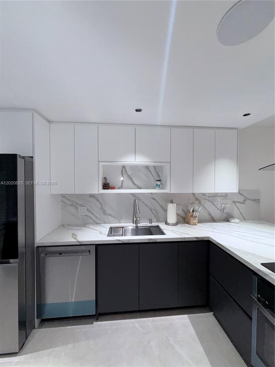 605 Oaks Drive 307 — photo 2