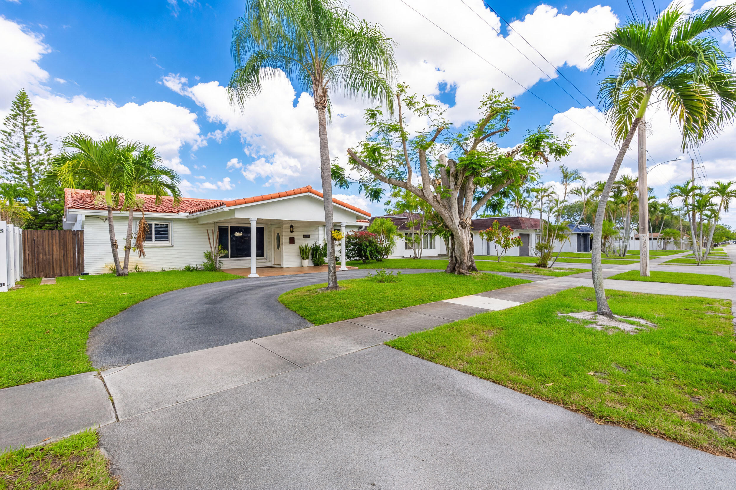 2141 N 56th Avenue, Hollywood, FL 33021, Hollywood