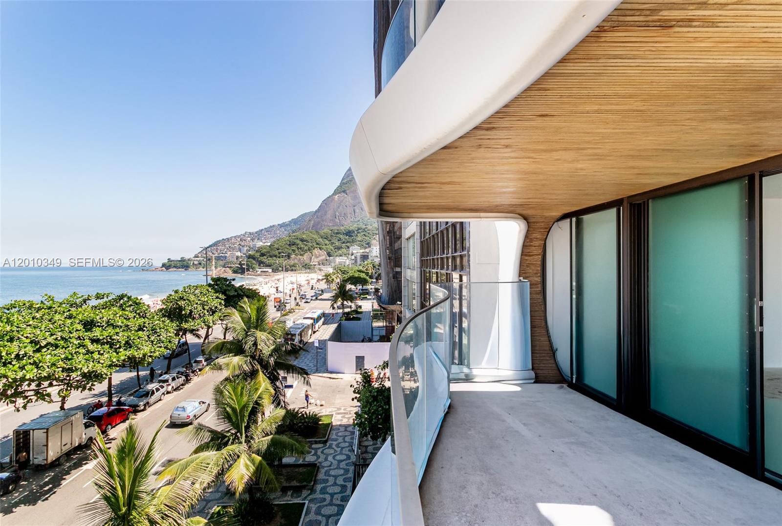 558 Delfim Moreira 401 401, FL