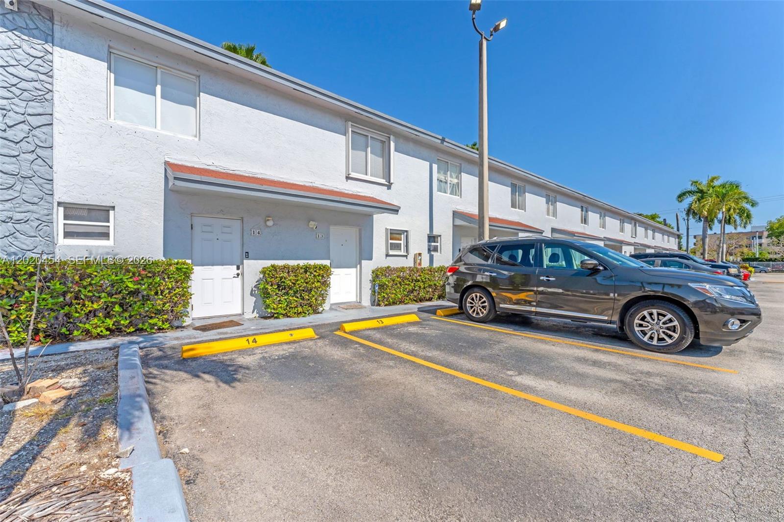 8025 NW 8th Street 13, Miami, FL 33126, Miami
