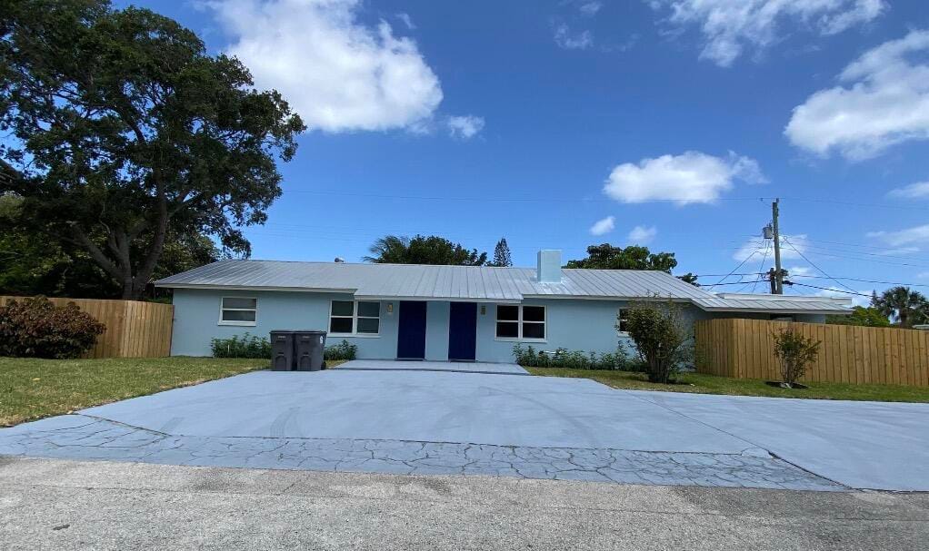 1867 Windsor Drive — photo 2