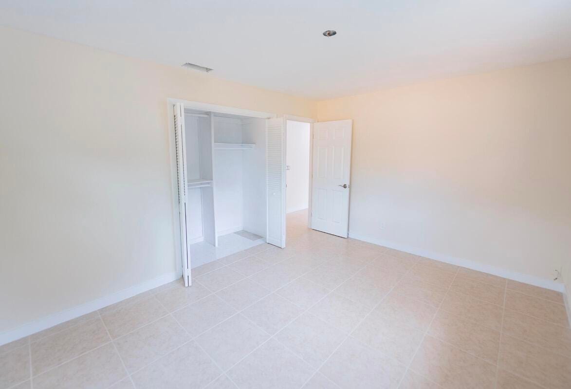 1867 Windsor Drive — photo 10